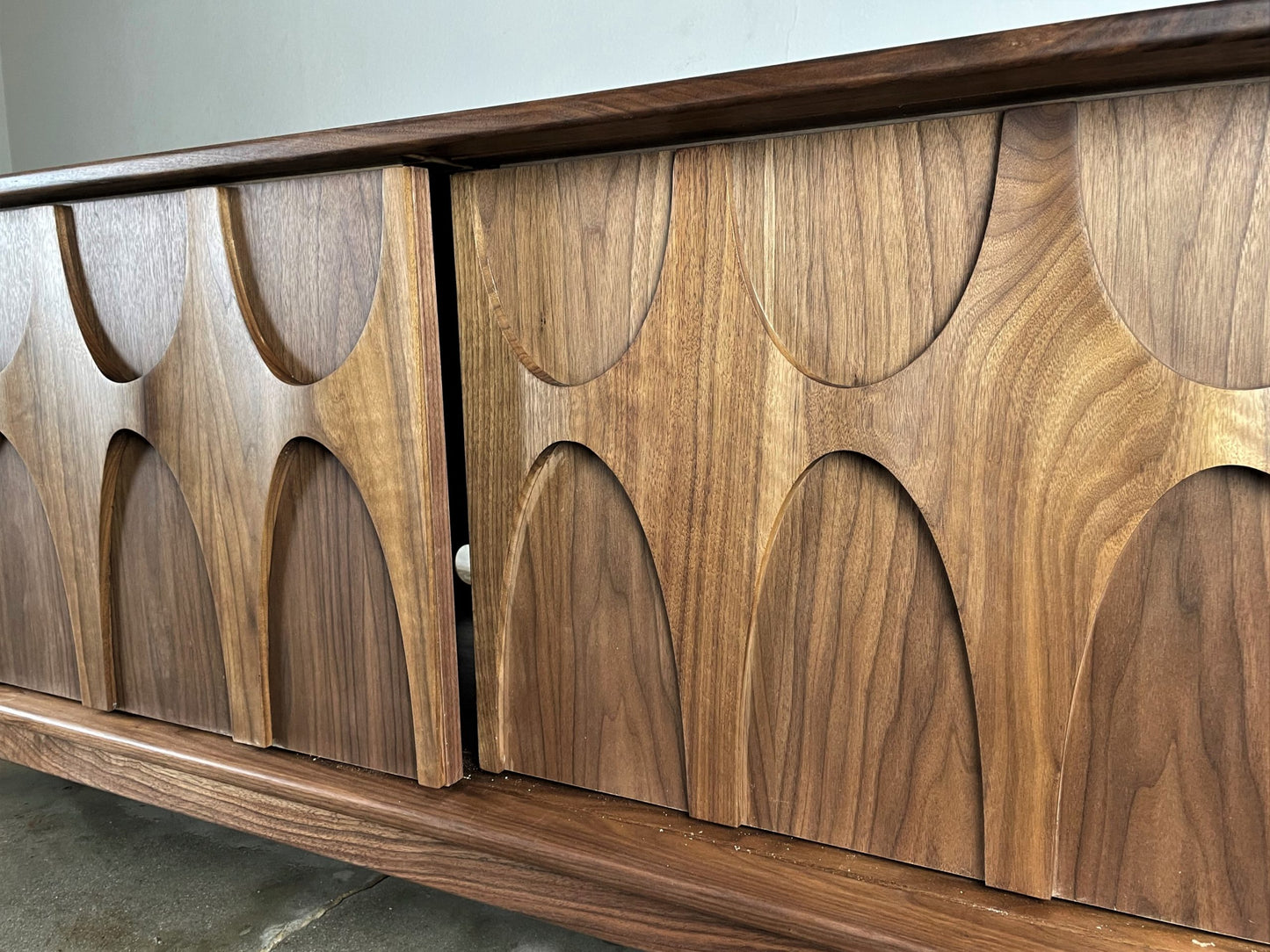 Close-up of the notched shelves in the Stella-J credenza, ideal for cable management and customizable storage options