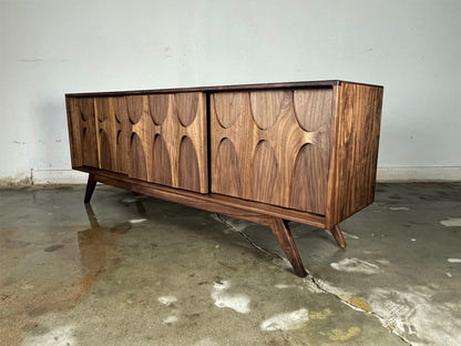 Close-up of the Stella-J credenza’s three sliding doors, designed for smooth access and clean, minimal aesthetics